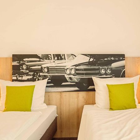 Highway Hotel Herbolzheim Exteriér fotografie